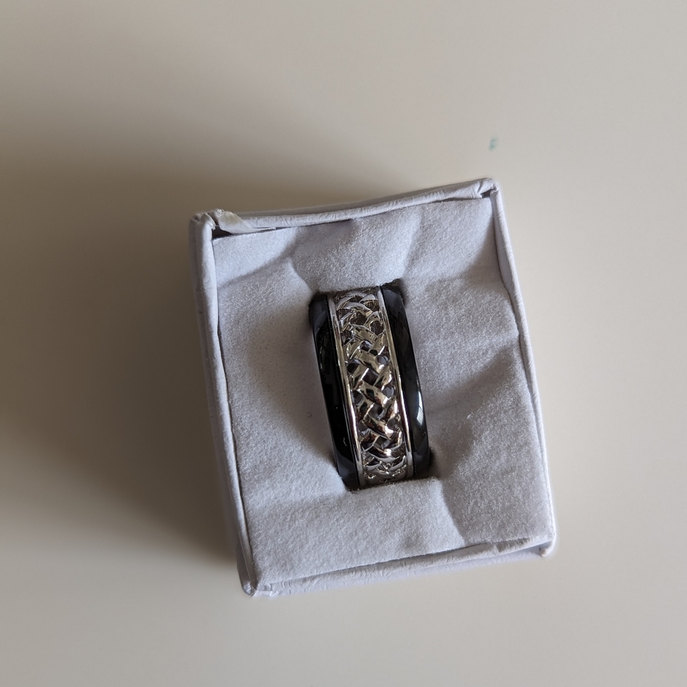 Camille Lucie Rhodium Ring Black And Silver Tone Band  NWOT size 6